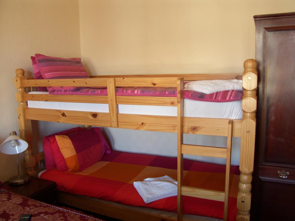 Regis Guest House EDI Pokoj fotografie