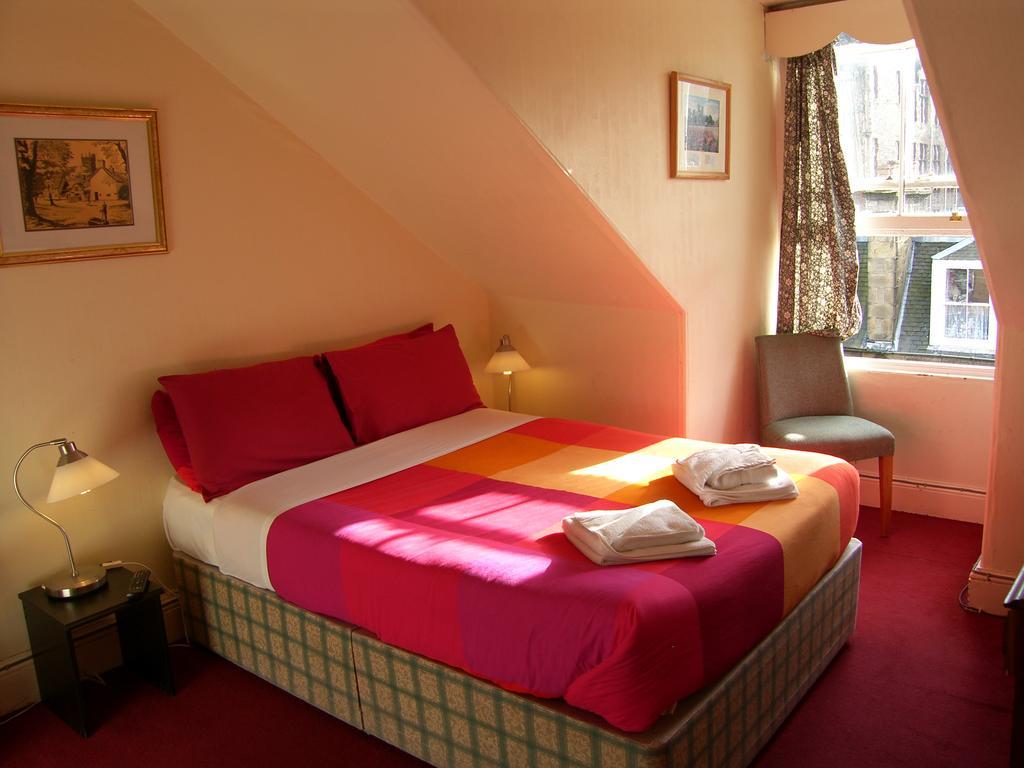 Regis Guest House EDI Pokoj fotografie