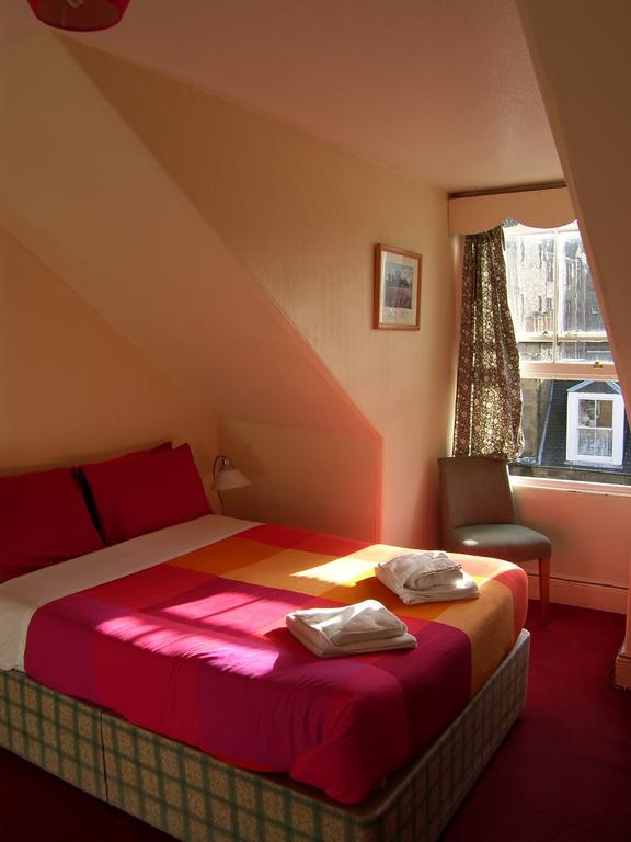 Regis Guest House EDI Pokoj fotografie