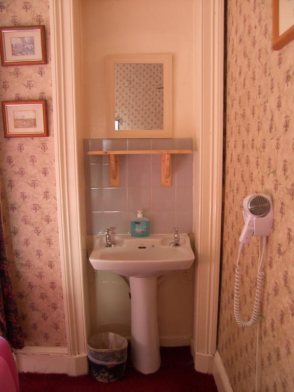 Regis Guest House EDI Pokoj fotografie