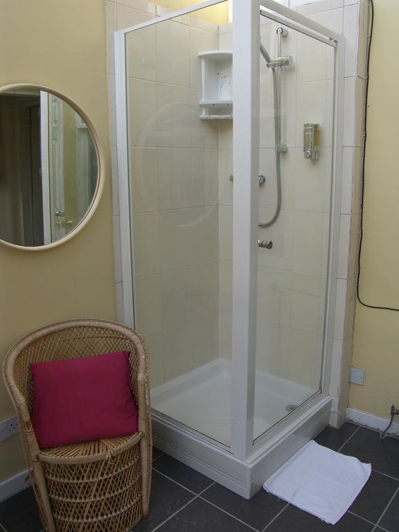 Regis Guest House EDI Pokoj fotografie