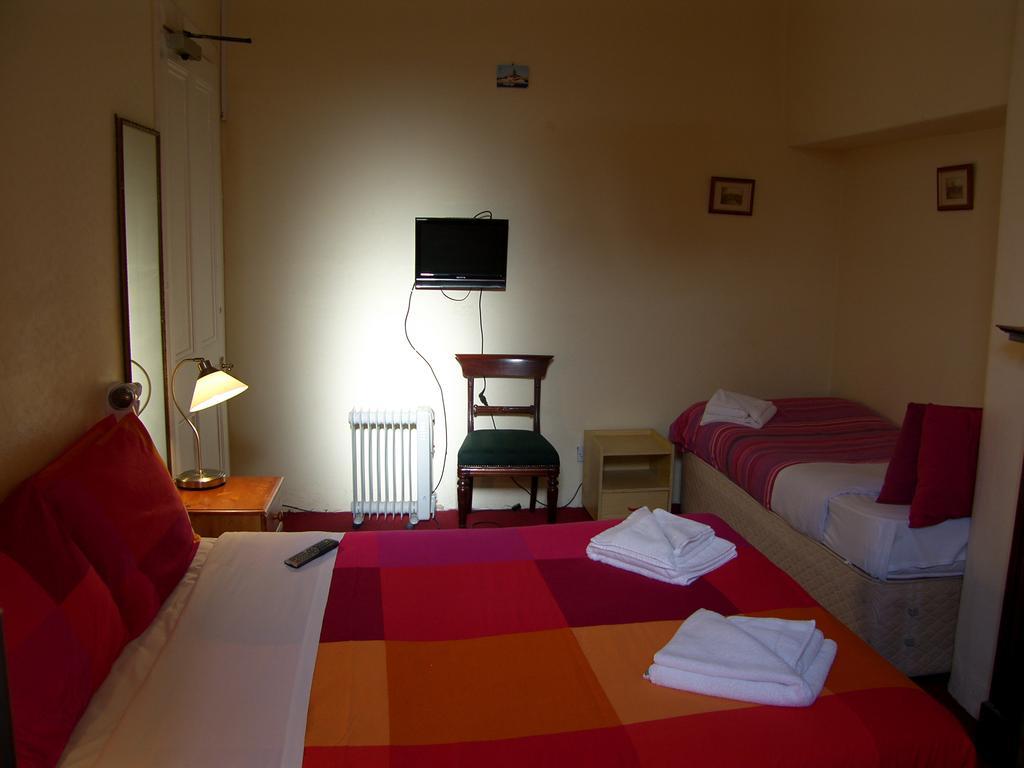 Regis Guest House EDI Pokoj fotografie