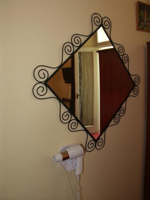 Regis Guest House EDI Pokoj fotografie