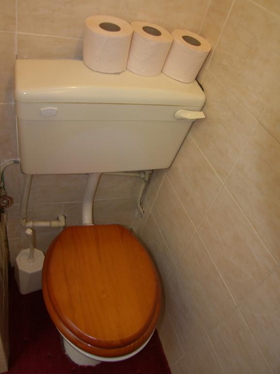 Regis Guest House EDI Pokoj fotografie